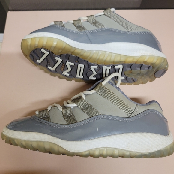 Shoes - Picture 3 of 4